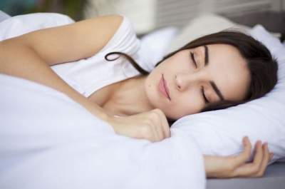 Медики рассказали, почему полезно спать с открытым окном