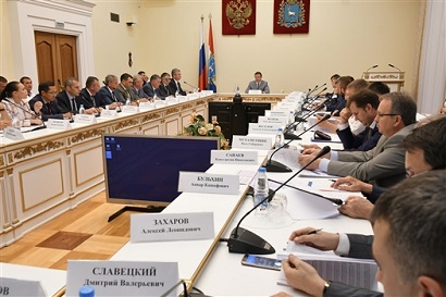 Дмитрий Азаров провел совет по улучшению инвестклимата в регионе