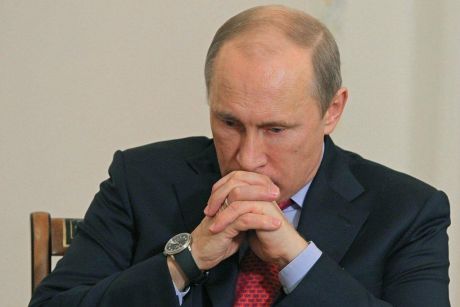 ​Рейтинг Путина резко упал после роста цен на бензин и объявления о пенсионной реформе