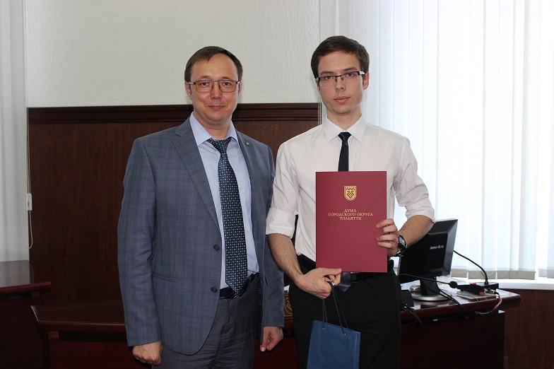 Авторов сочинений «Если бы я был депутатом…» наградили в тольяттинском парламенте