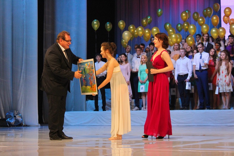 Тольяттинским выпускникам вручили медали «За особые успехи в учении»