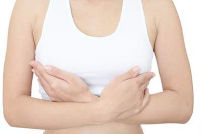 Боль в груди: названы возможные причины