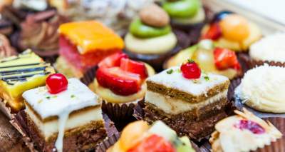 Диетологи назвали факторы, провоцирующие употребление сладкого