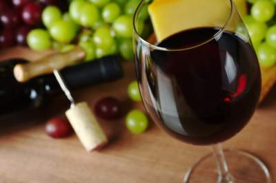 Пейте на здоровье: названы полезные свойства вина
