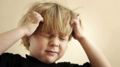 Названы основные причины головной боли у детей