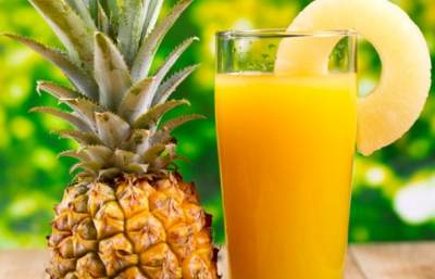 Ученые рассказали, чем полезен ананасовый сок