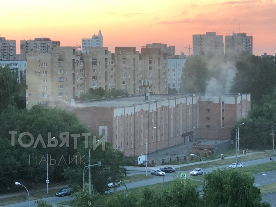 «Чем-то Кемерово напоминает»: В Тольятти во время пожара в ГСК пострадал подросток