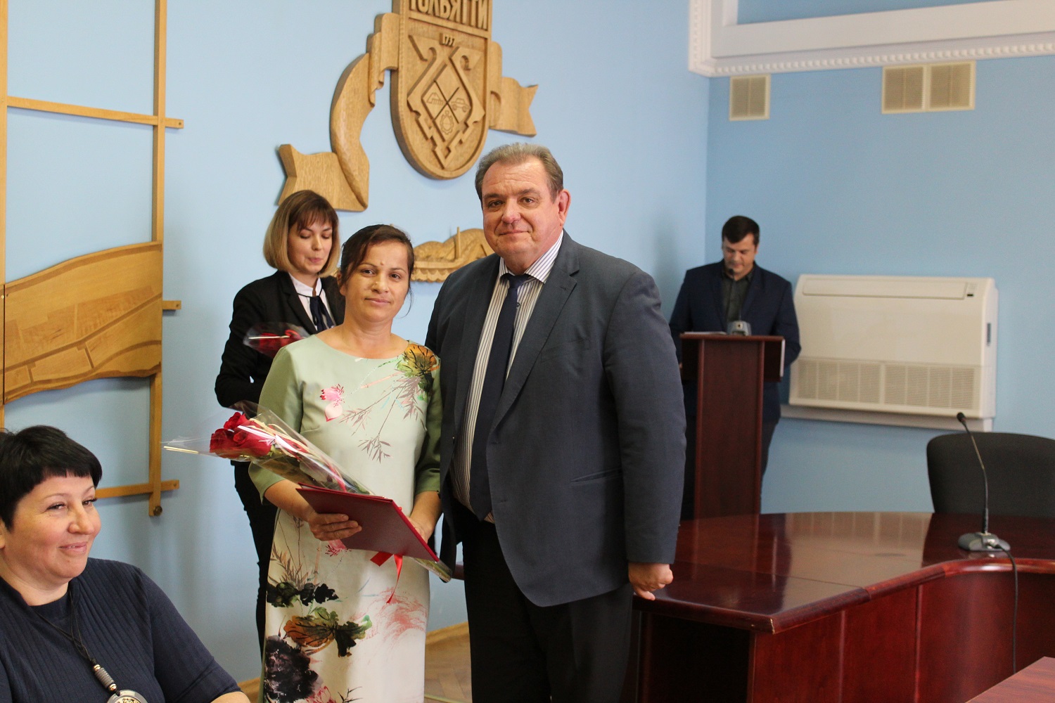 В администрации Тольятти наградили многодетных матерей