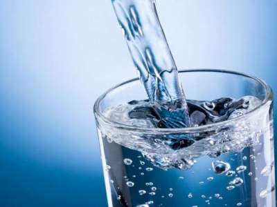 Медики опровергли распространенные заблуждения о воде