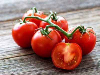Медики объяснили, почему необходимо регулярно есть помидоры