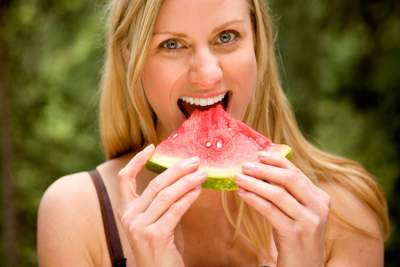 Диетологи подсказали самую эффективную летнюю диету