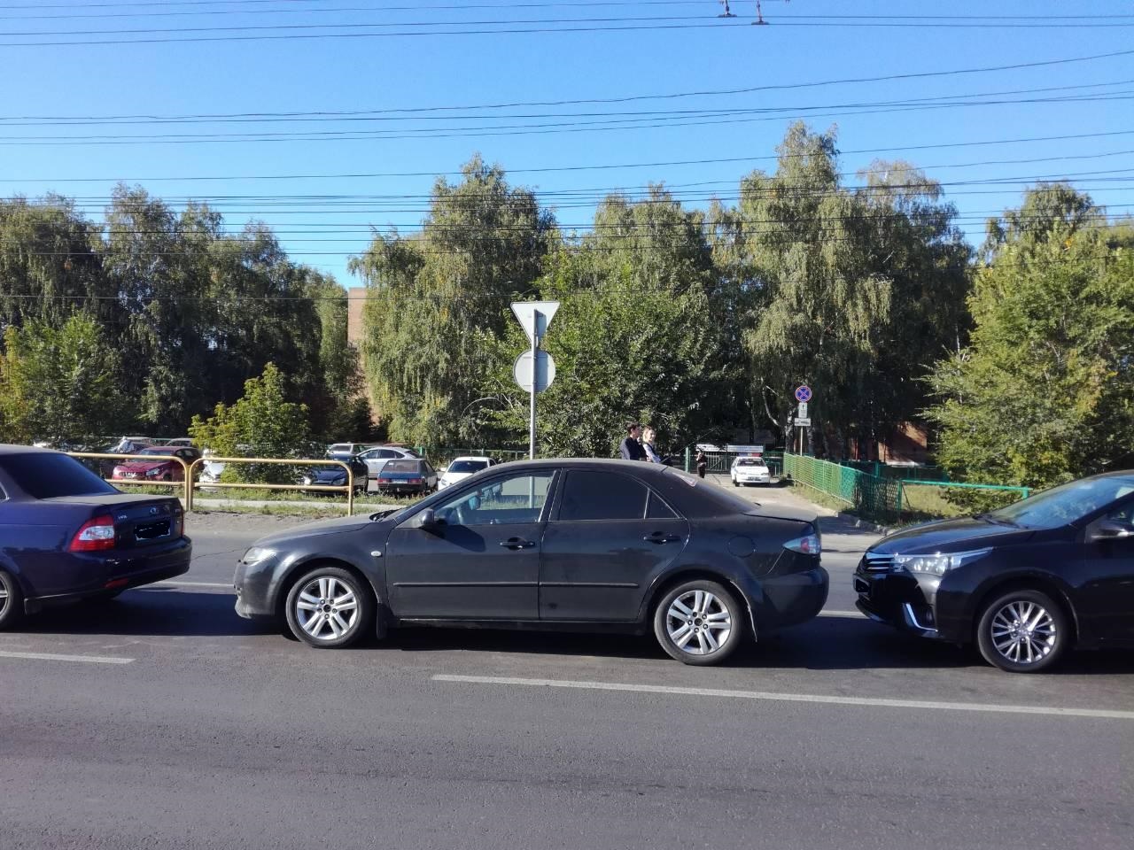 Тольяттинка устроила ДТП-паровозик на Автозаводском шоссе