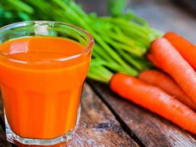 Медики напомнили о полезных свойствах морковного сока