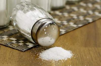 Медики рассказали, сколько соли человеку необходимо в сутки
