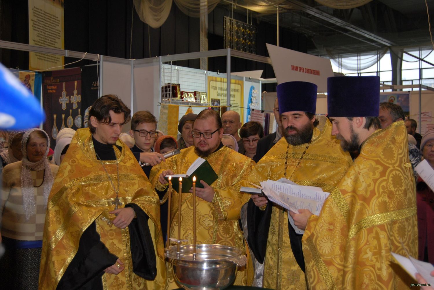 В Тольятти открылась выставка «Свет веры православной»
