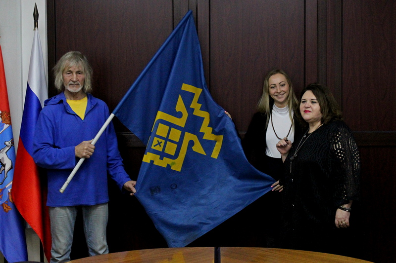 Флаг Тольятти побывал в самой восточной точке России